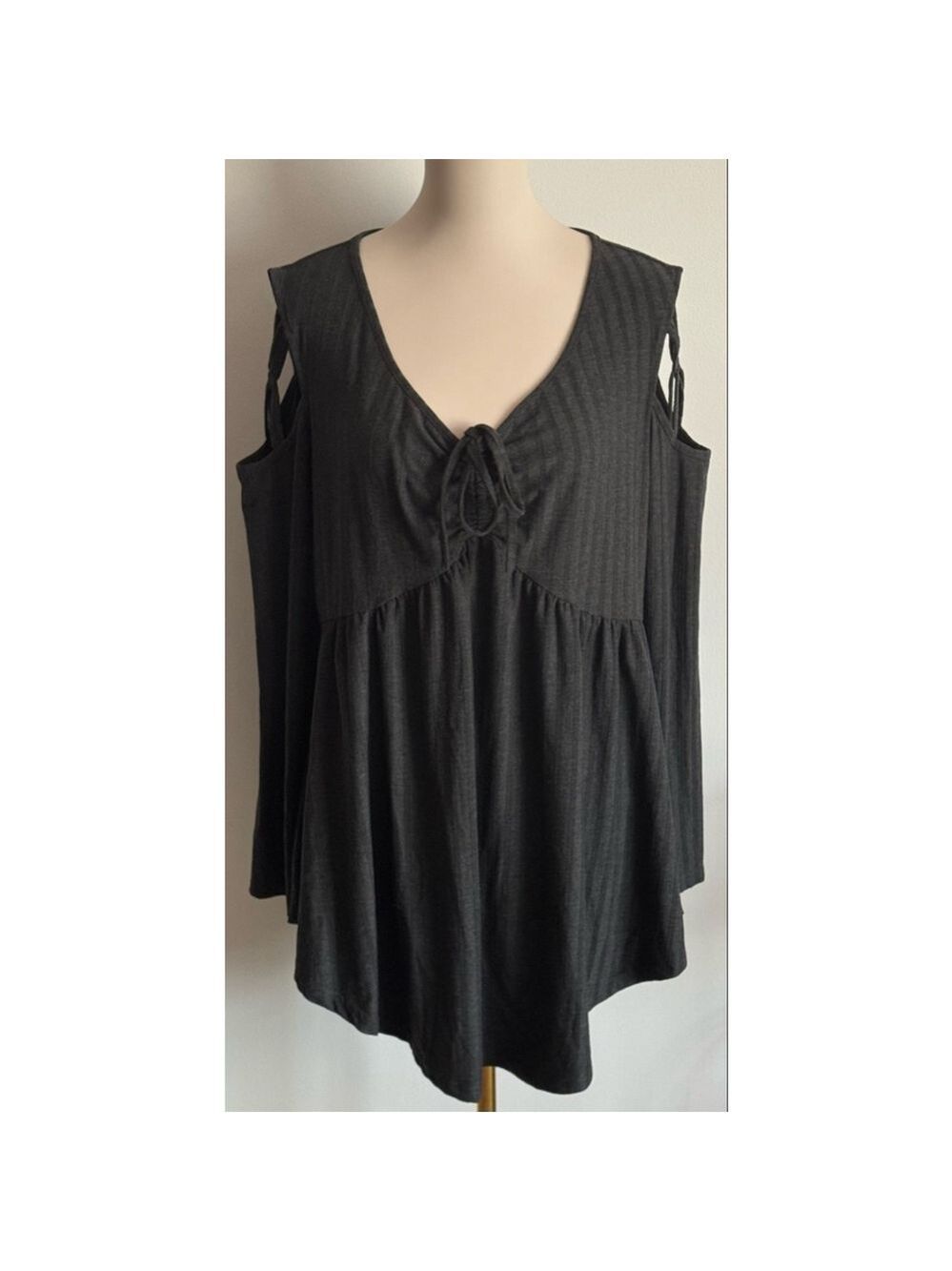 Women's Scarlet Darkness Gray Ribbed Cold Shoulder Tunic Top 2X